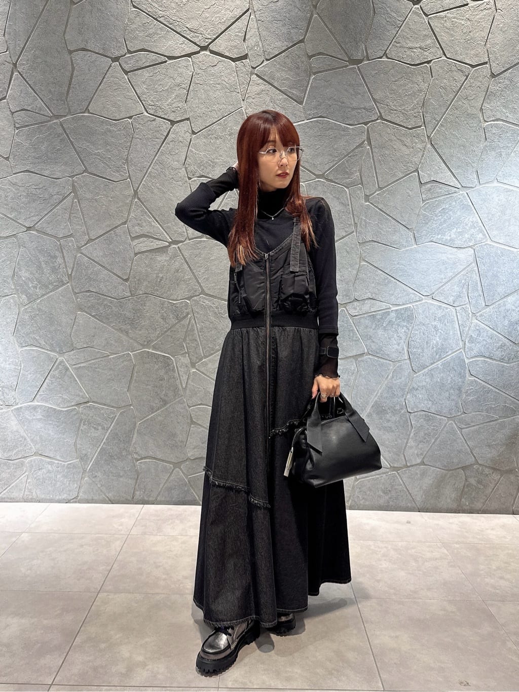 LASUDのフロントジップデニムジャンパースカートを使ったコーディネートを紹介します。｜Rakuten Fashion(楽天ファッション／旧楽天ブランドアベニュー)6462325