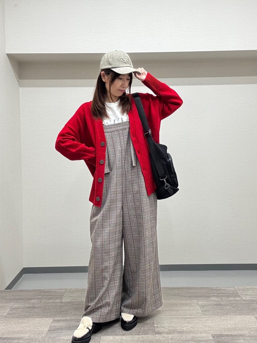 Vinのロゴ刺繍デザインニットカーディガンを使ったコーディネートを紹介します。｜Rakuten Fashion(楽天ファッション／旧楽天ブランドアベニュー)6462626