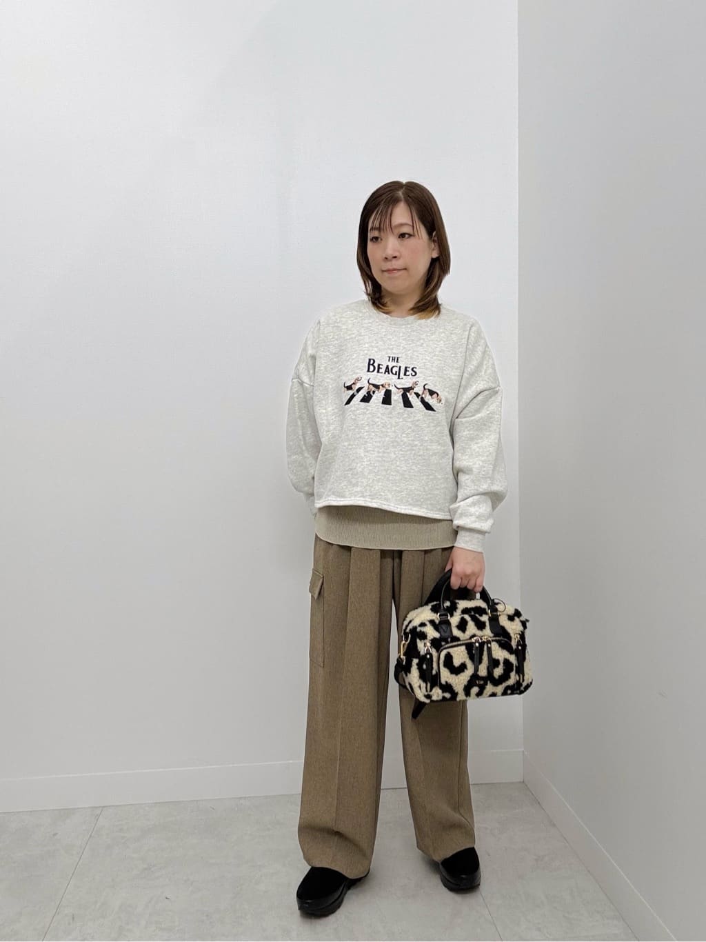 Vinの"THE BEAGLES" 刺繍スウェットを使ったコーディネートを紹介します。｜Rakuten Fashion(楽天ファッション／旧楽天ブランドアベニュー)6462762