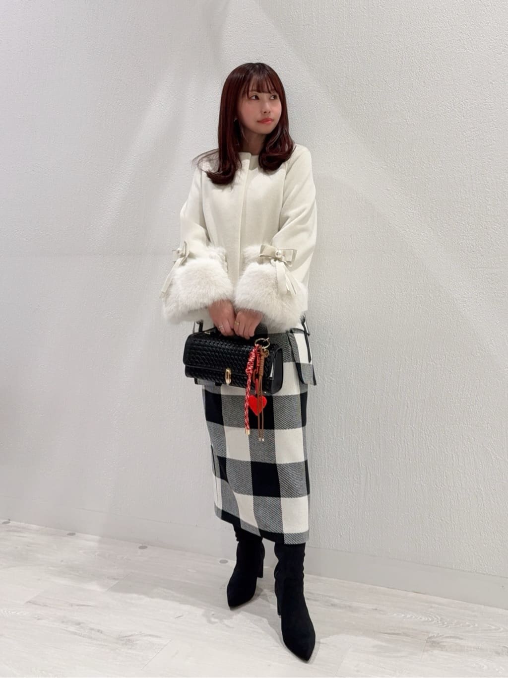 Vinのリボン袖ファーアクセントショートコートを使ったコーディネートを紹介します。｜Rakuten Fashion(楽天ファッション／旧楽天ブランドアベニュー)6463606