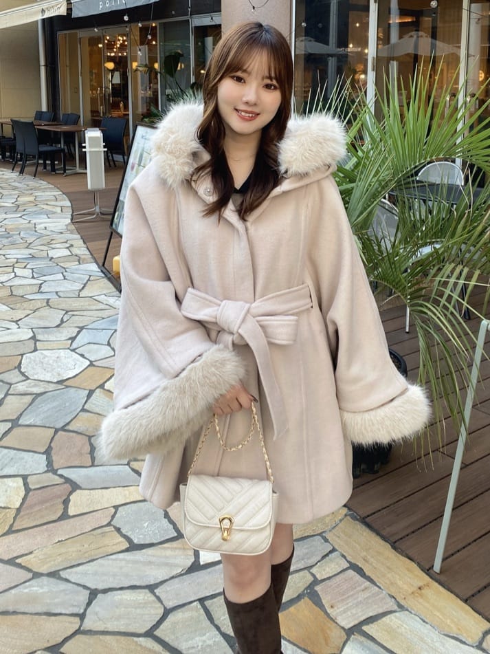 riendaのウールMIXフードポンチョコートを使ったコーディネート