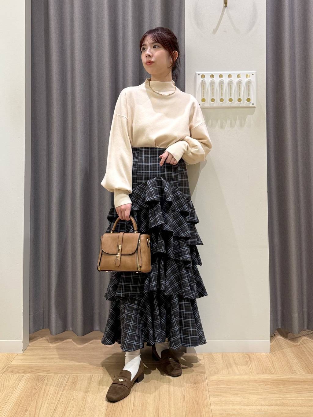 mysty womanの袖ボリュームハイネックプルオーバーを使ったコーディネートを紹介します。｜Rakuten Fashion(楽天ファッション／旧楽天ブランドアベニュー)6465393