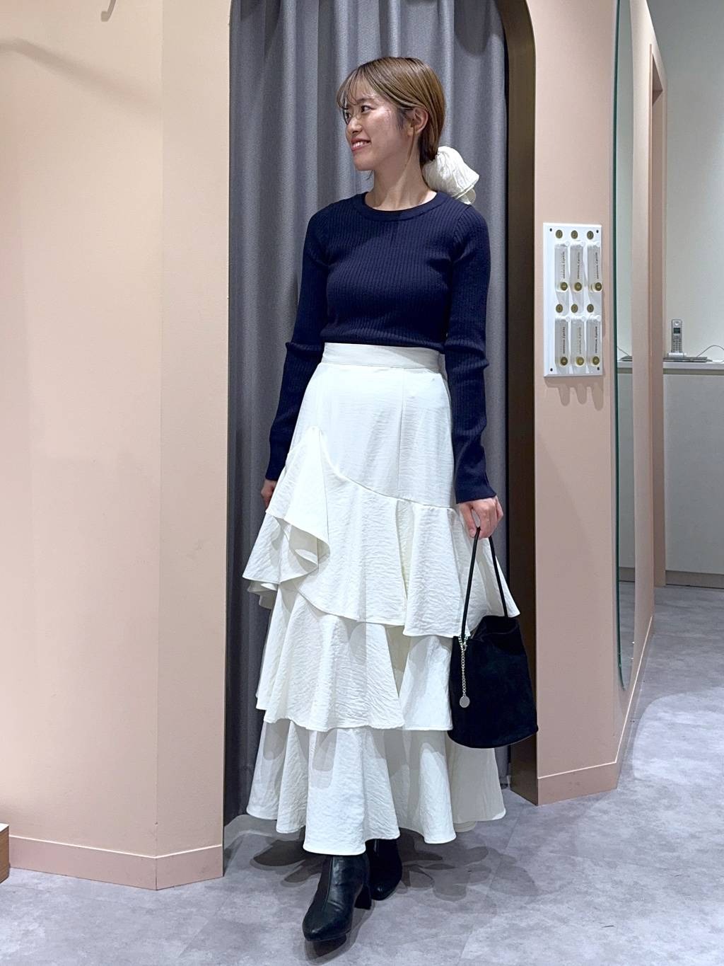 mysty womanの【WEB限定】袖ボタンクルーネックニットを使ったコーディネートを紹介します。｜Rakuten Fashion(楽天ファッション／旧楽天ブランドアベニュー)6465945
