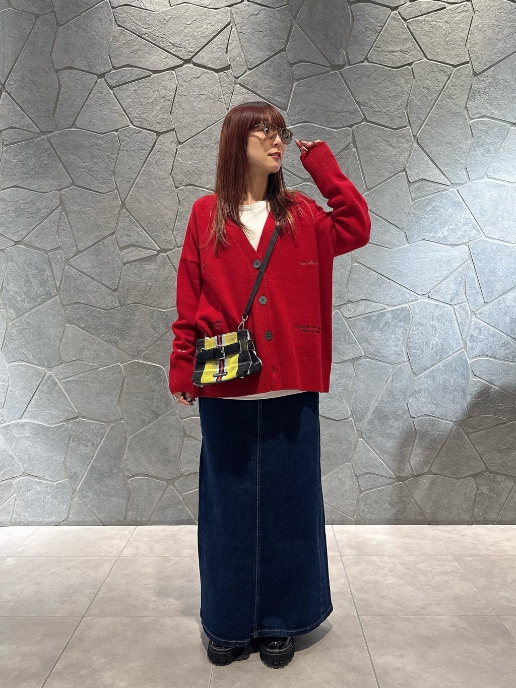 Vinのロゴ刺繍デザインニットカーディガンを使ったコーディネートを紹介します。｜Rakuten Fashion(楽天ファッション／旧楽天ブランドアベニュー)6468625