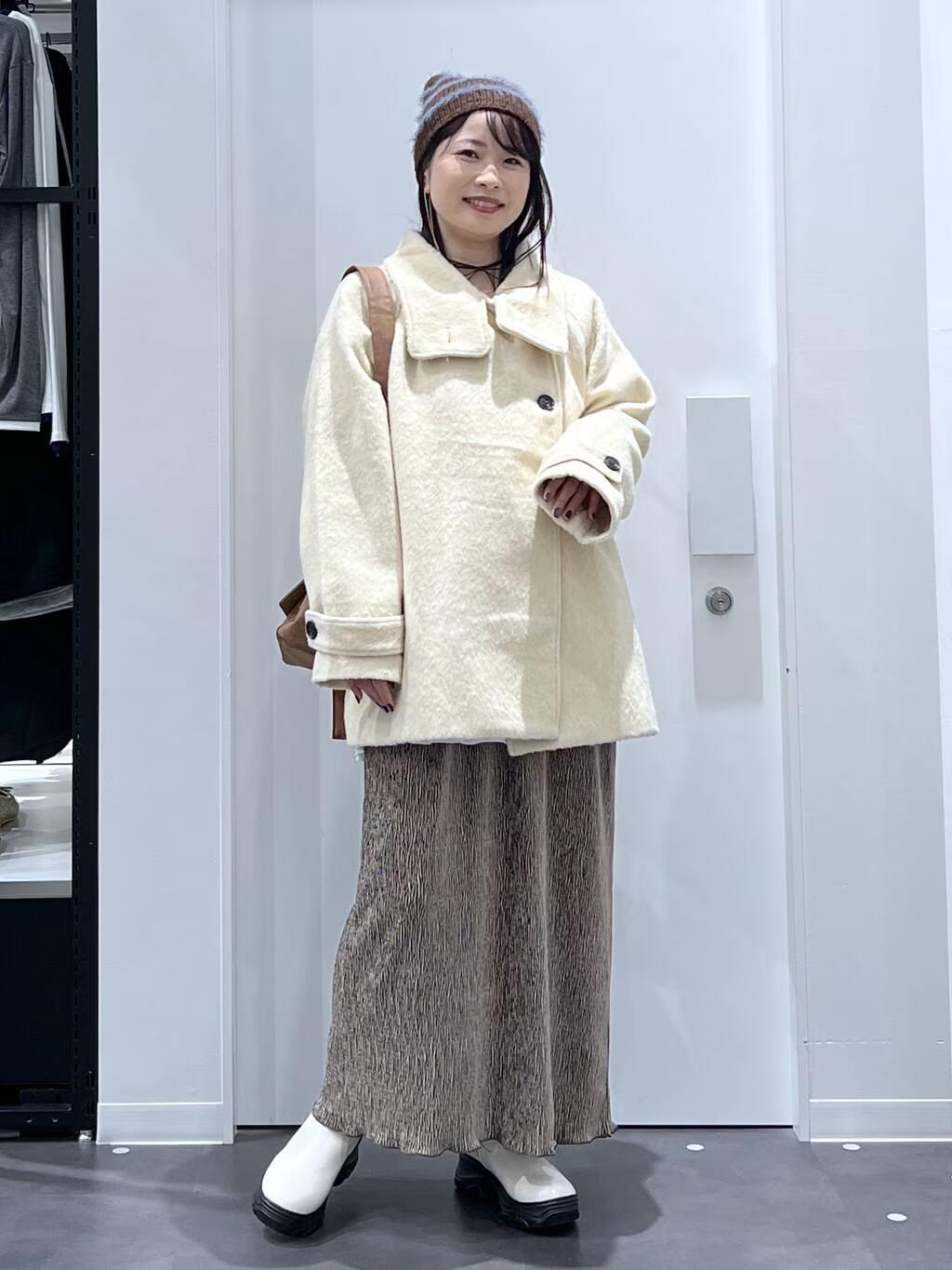 LAKOLEのシャギースタンドミドルコートを使ったコーディネートを紹介します。｜Rakuten Fashion(楽天ファッション／旧楽天ブランドアベニュー)6470032