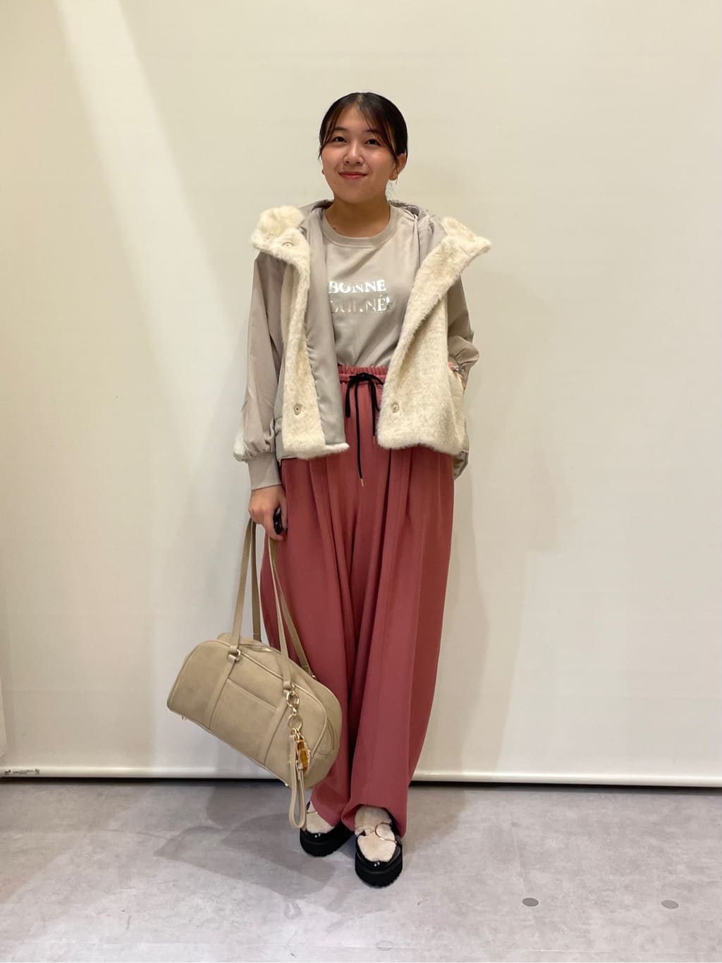 Vinのナイロンドッキングフードファーベストを使ったコーディネートを紹介します。｜Rakuten Fashion(楽天ファッション／旧楽天ブランドアベニュー)6472086