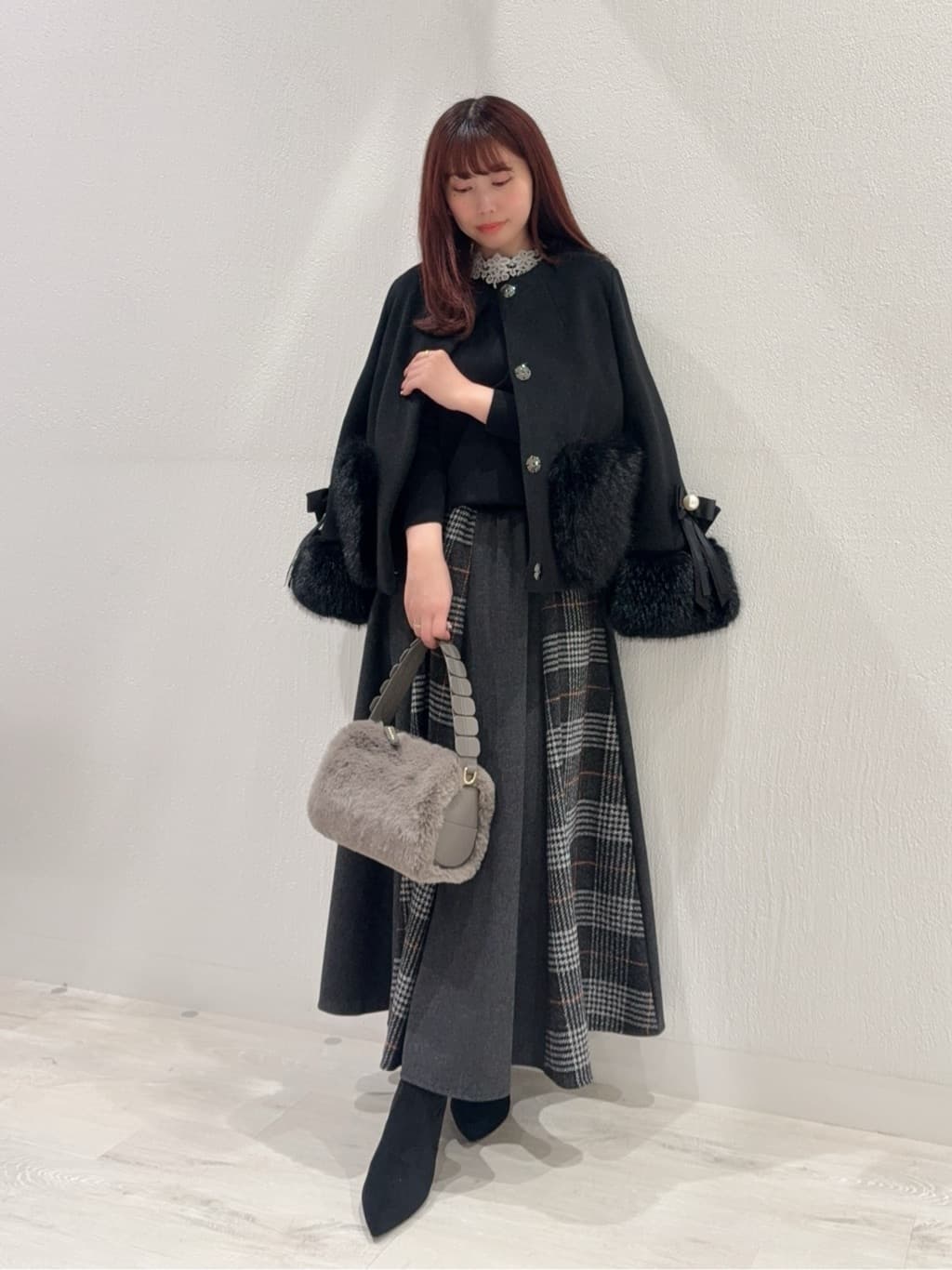 Vinのスカラップハンドルファーバッグを使ったコーディネートを紹介します。｜Rakuten Fashion(楽天ファッション／旧楽天ブランドアベニュー)6473254