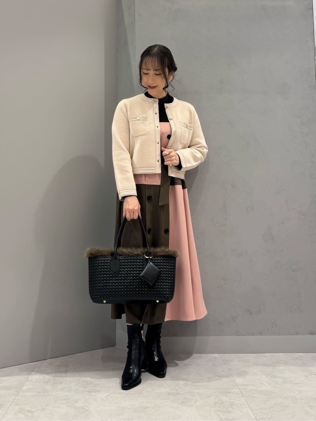 Vinのエコファーポンチョアウターを使ったコーディネートを紹介します。｜Rakuten Fashion(楽天ファッション／旧楽天ブランドアベニュー)6474939