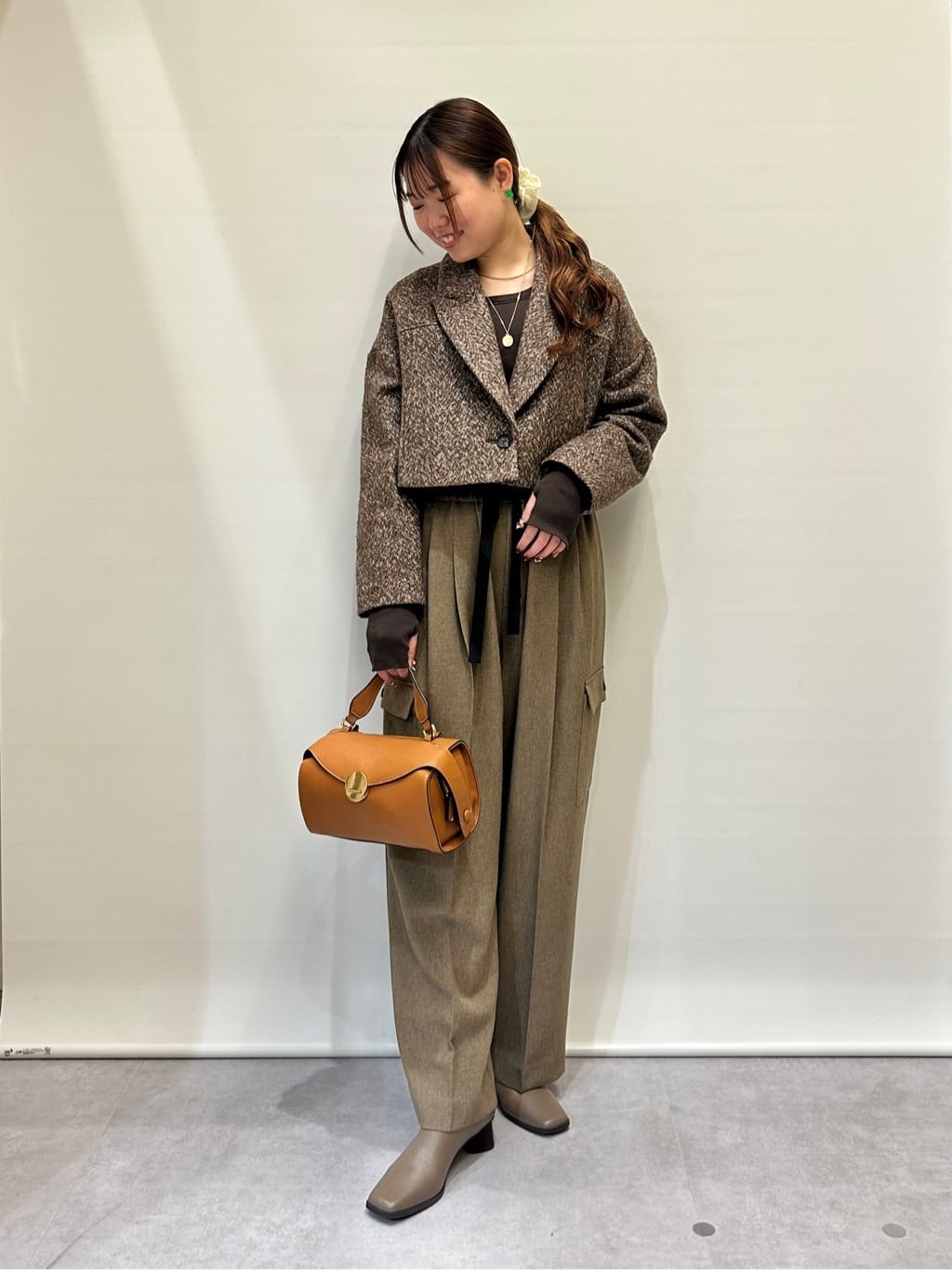 Vinのグログランリボンカーゴパンツを使ったコーディネートを紹介します。｜Rakuten Fashion(楽天ファッション／旧楽天ブランドアベニュー)6477490