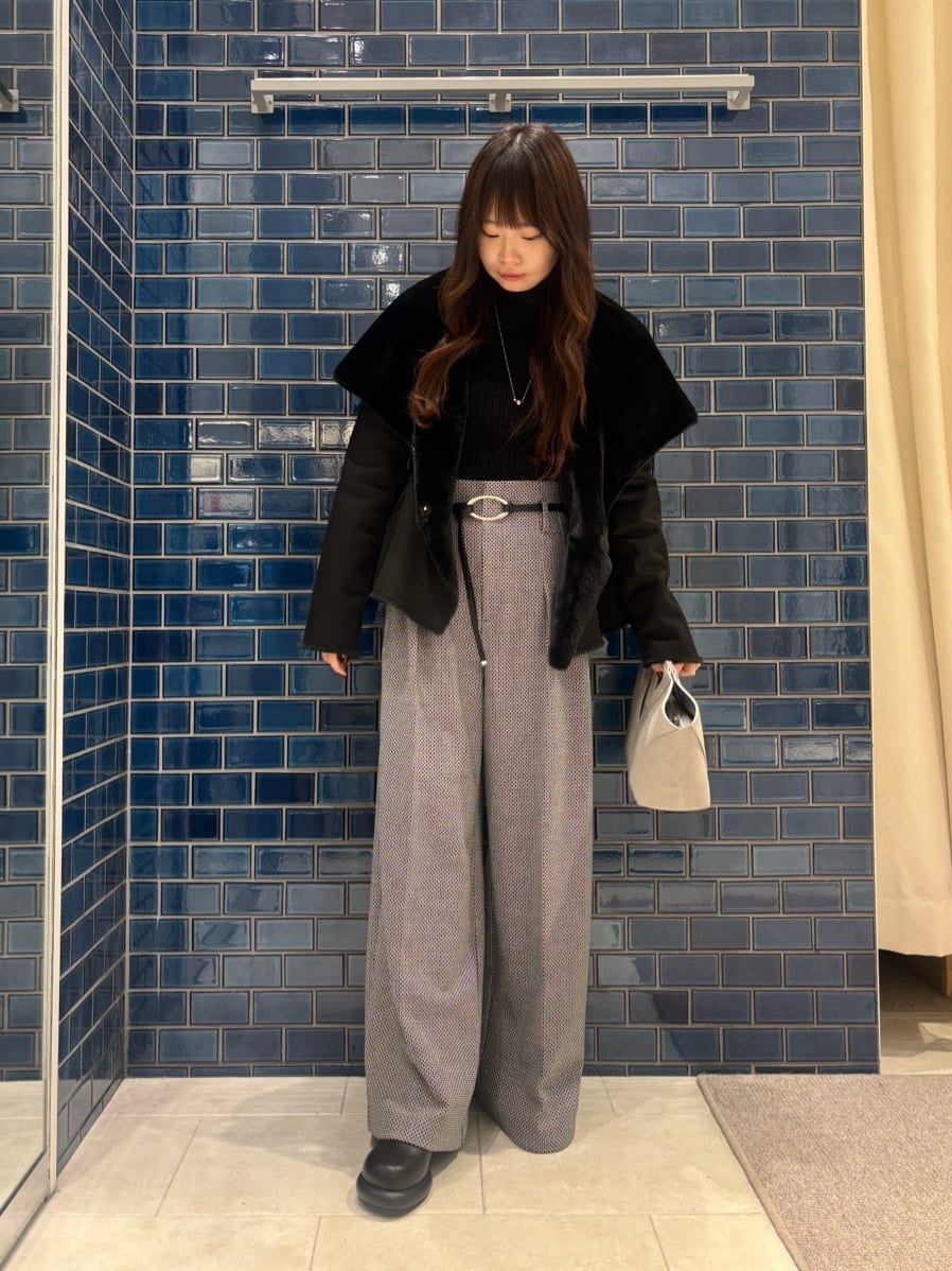 Vinのサークルバックルジオメトリックワイドパンツを使ったコーディネートを紹介します。｜Rakuten Fashion(楽天ファッション／旧楽天ブランドアベニュー)6478173