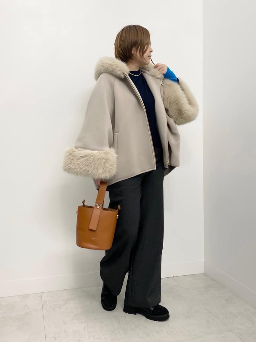 Vinのエコファーポンチョアウターを使ったコーディネートを紹介します。｜Rakuten Fashion(楽天ファッション／旧楽天ブランドアベニュー)6478220