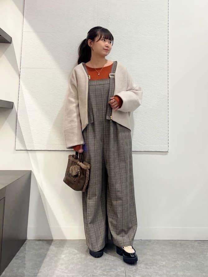 Vinのケープニットアンサンブルを使ったコーディネートを紹介します。｜Rakuten Fashion(楽天ファッション／旧楽天ブランドアベニュー)6479209