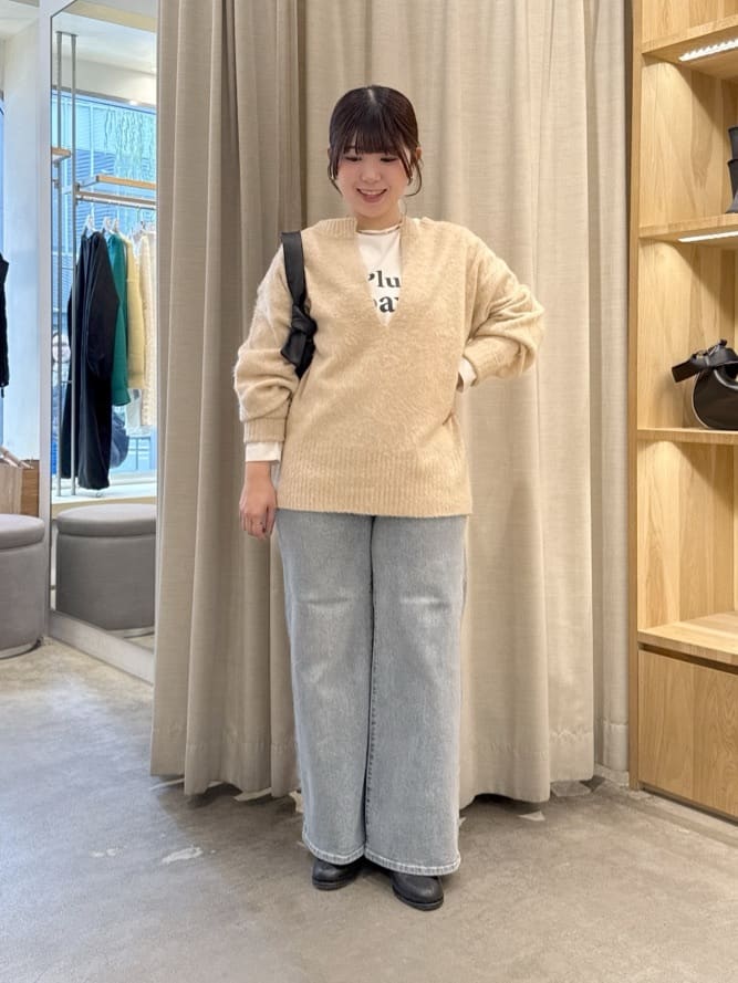 COLLAGE GALLARDAGALANTEのエアリー深Vニットを使ったコーディネート