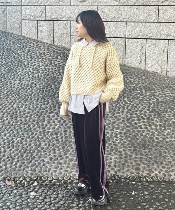 BEAMS HEARTのベロア トラックパンツを使ったコーディネートを紹介します。｜Rakuten Fashion(楽天ファッション／旧楽天ブランドアベニュー)6480039