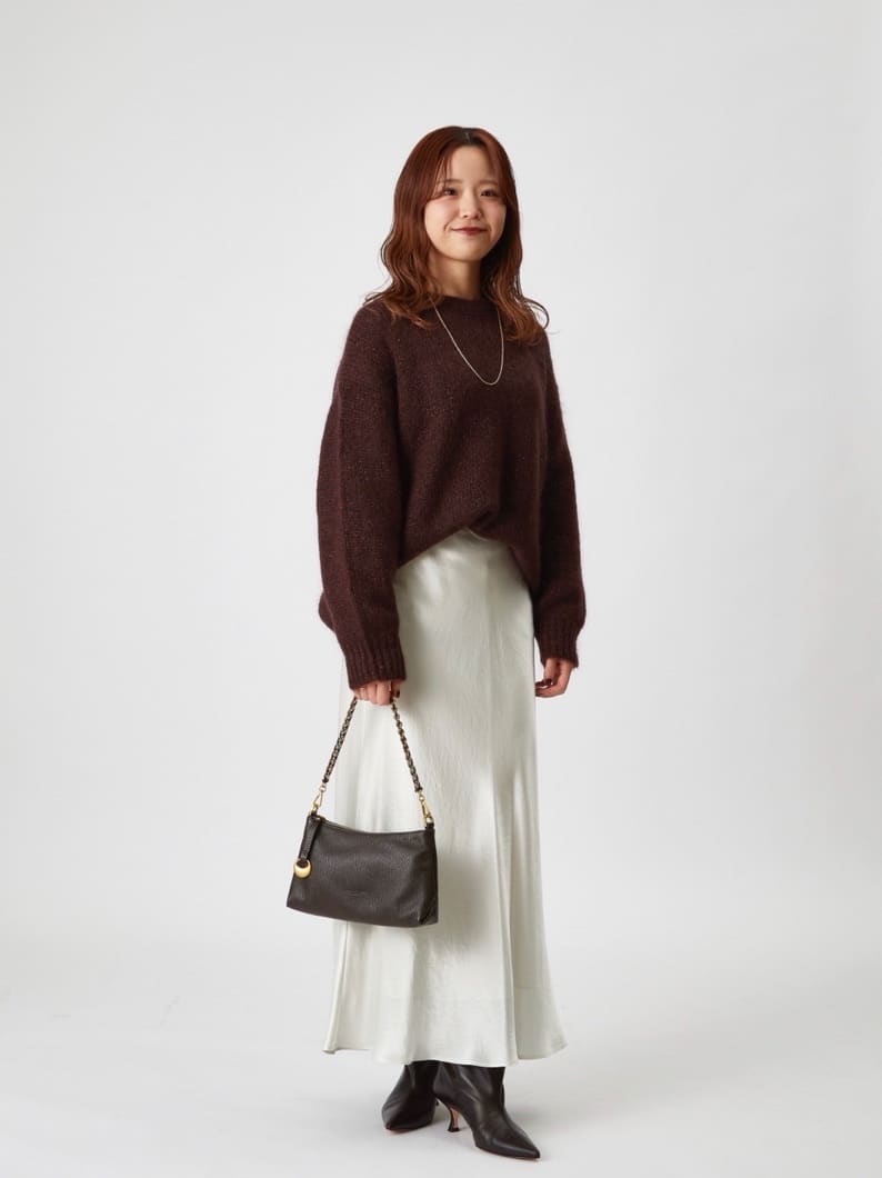 1er Arrondissementのモヘアラメリリヤーンクルーネックニットを使ったコーディネートを紹介します。｜Rakuten Fashion(楽天ファッション／旧楽天ブランドアベニュー)6480365
