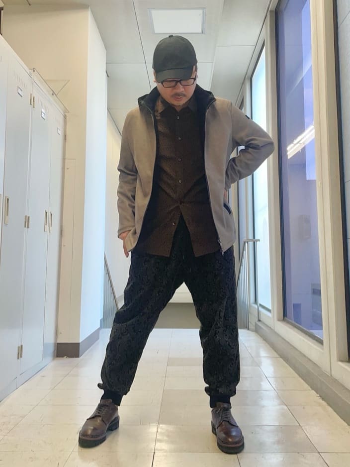 TAKEO KIKUCHIの【JUST ONE LAYER】ダウンファブリック ジップアップ フード ブルゾンを使ったコーディネートを紹介します。｜Rakuten Fashion(楽天ファッション／旧楽天ブランドアベニュー)6480673