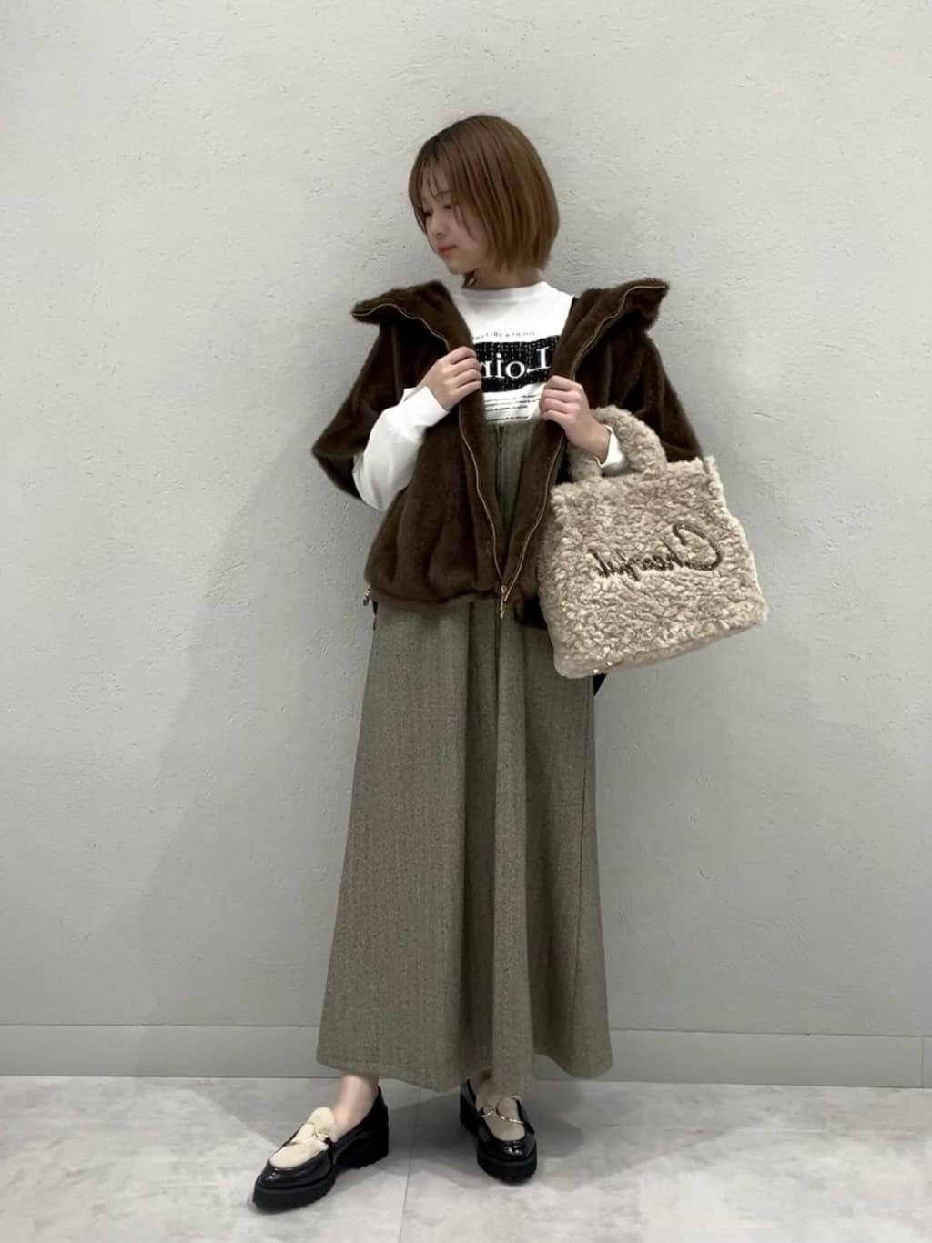 Vinのヘリンボーンツイードジャンパースカートを使ったコーディネートを紹介します。｜Rakuten Fashion(楽天ファッション／旧楽天ブランドアベニュー)6481653