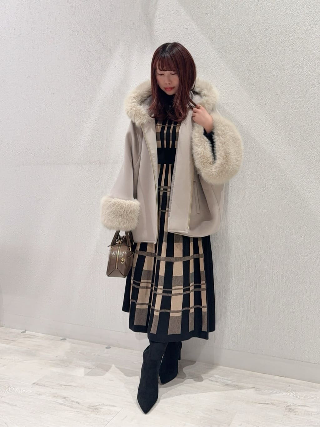 Vinのアートチェックバックリボンニットワンピを使ったコーディネートを紹介します。｜Rakuten Fashion(楽天ファッション／旧楽天ブランドアベニュー)6482780