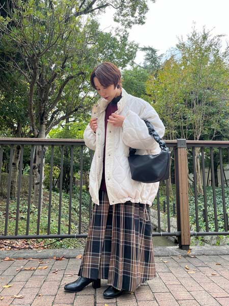 AS KNOW AS plusの◇スタンドカラー ドロスト付き ミドル丈 リバーシブル キルティング中綿ブルゾンを使ったコーディネートを紹介します。｜Rakuten Fashion(楽天ファッション／旧楽天ブランドアベニュー)6483038