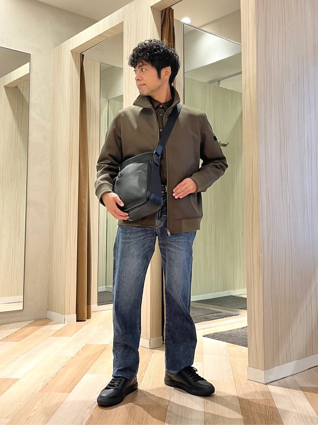 TAKEO KIKUCHIの【JUST ONE LAYER】ダウンファブリック ジップアップ リブ ブルゾンを使ったコーディネートを紹介します。｜Rakuten Fashion(楽天ファッション／旧楽天ブランドアベニュー)6483277