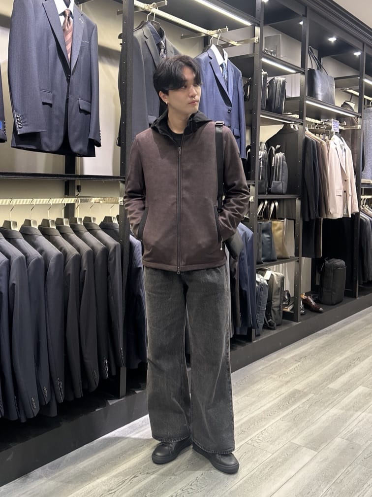 TAKEO KIKUCHIの【JUST ONE LAYER】ダウンファブリック ジップアップ フード ブルゾンを使ったコーディネートを紹介します。｜Rakuten Fashion(楽天ファッション／旧楽天ブランドアベニュー)6484210