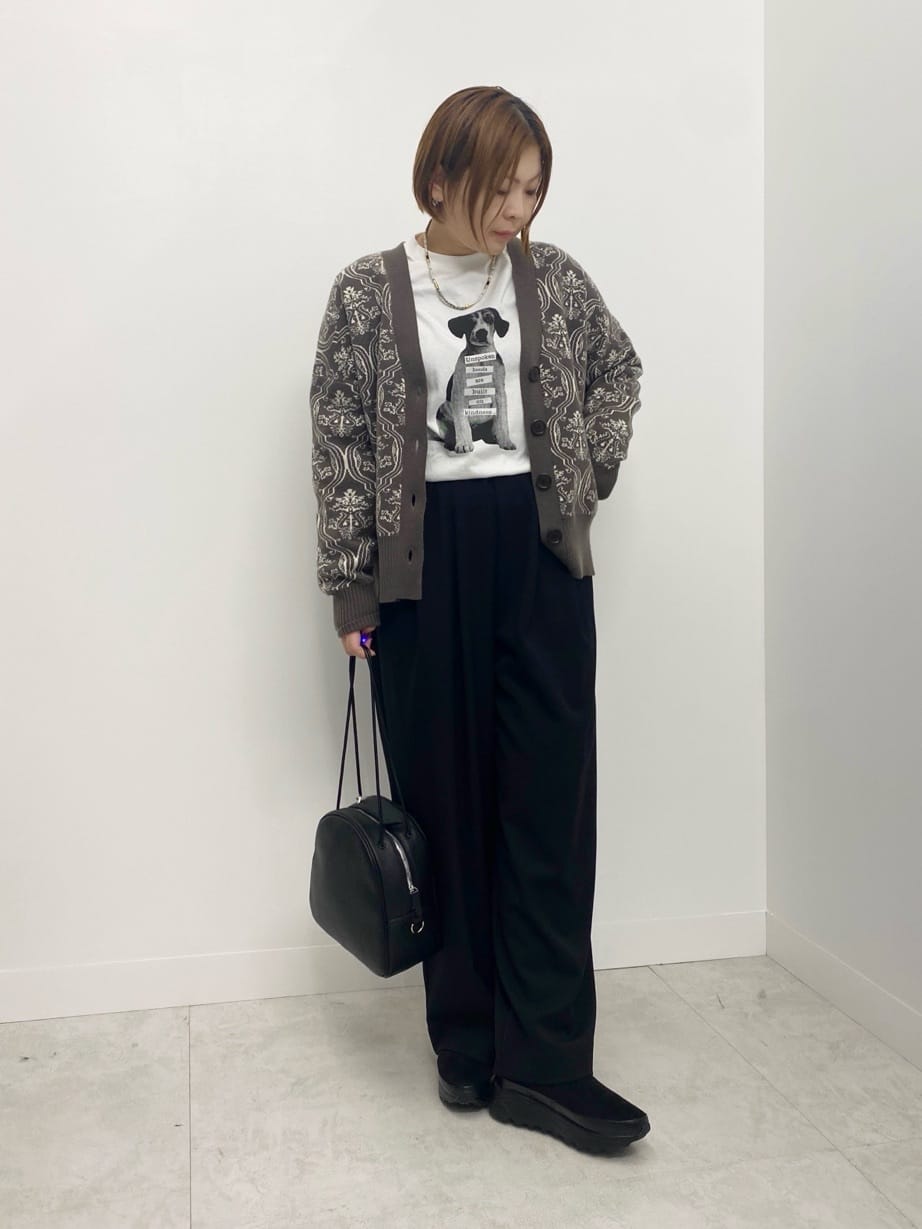 Vinのダマスク柄ニットカーディガンを使ったコーディネートを紹介します。｜Rakuten Fashion(楽天ファッション／旧楽天ブランドアベニュー)6485330