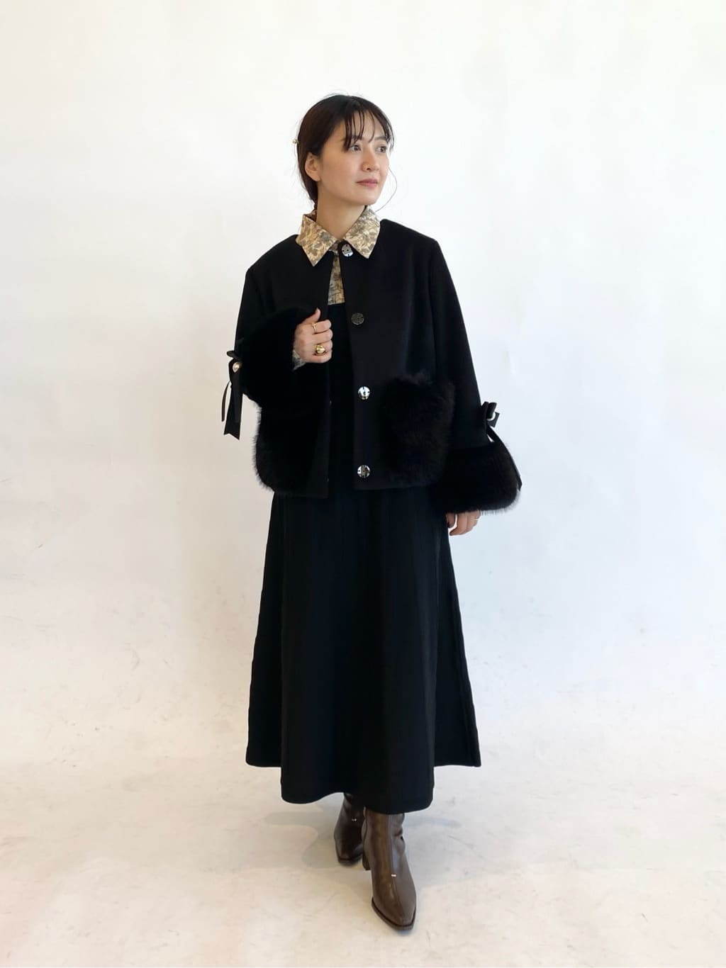 Vinのリボン袖ファーアクセントショートコートを使ったコーディネートを紹介します。｜Rakuten Fashion(楽天ファッション／旧楽天ブランドアベニュー)6486428