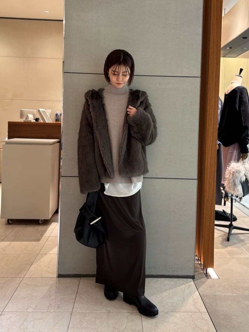 GALLARDAGALANTEの【手洗い可能】ストレッチサテンタイトスカートを使ったコーディネートを紹介します。｜Rakuten Fashion(楽天ファッション／旧楽天ブランドアベニュー)6486468