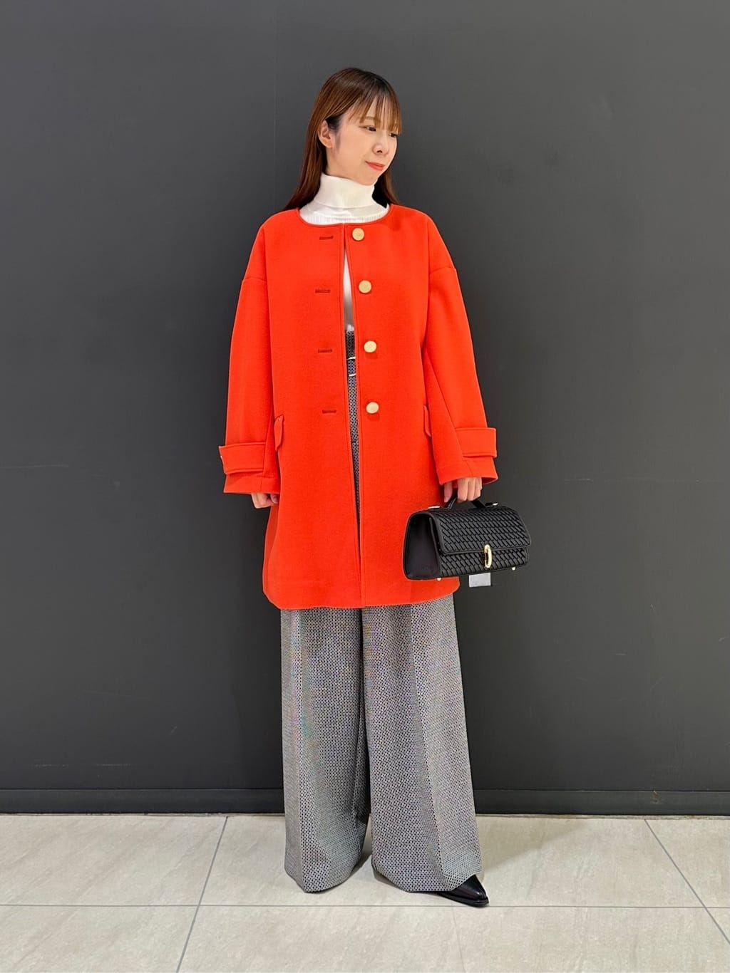 Vinのゴールドボタンノーカラーコートを使ったコーディネートを紹介します。｜Rakuten Fashion(楽天ファッション／旧楽天ブランドアベニュー)6487868