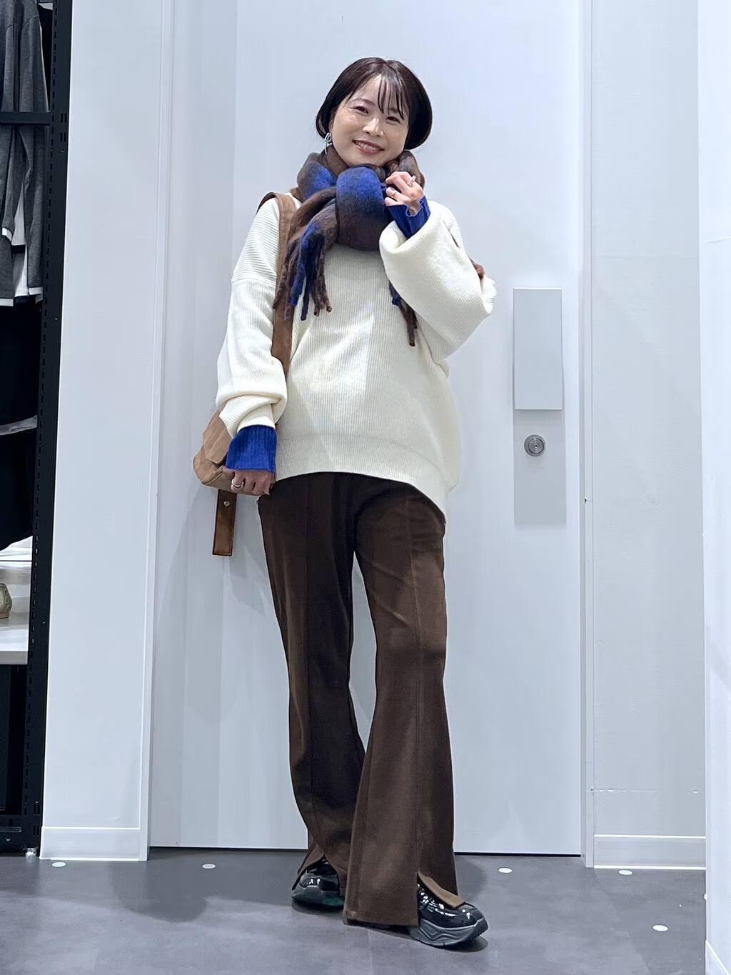 LAKOLEの7ゲージアゼフードニットプルオーバーを使ったコーディネートを紹介します。｜Rakuten Fashion(楽天ファッション／旧楽天ブランドアベニュー)6489242