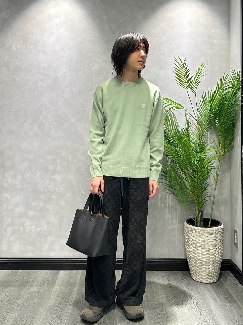 TAKEO KIKUCHIの【Air Palette Knit】ワンポイント カラーニット プルオーバーを使ったコーディネートを紹介します。｜Rakuten Fashion(楽天ファッション／旧楽天ブランドアベニュー)6490091