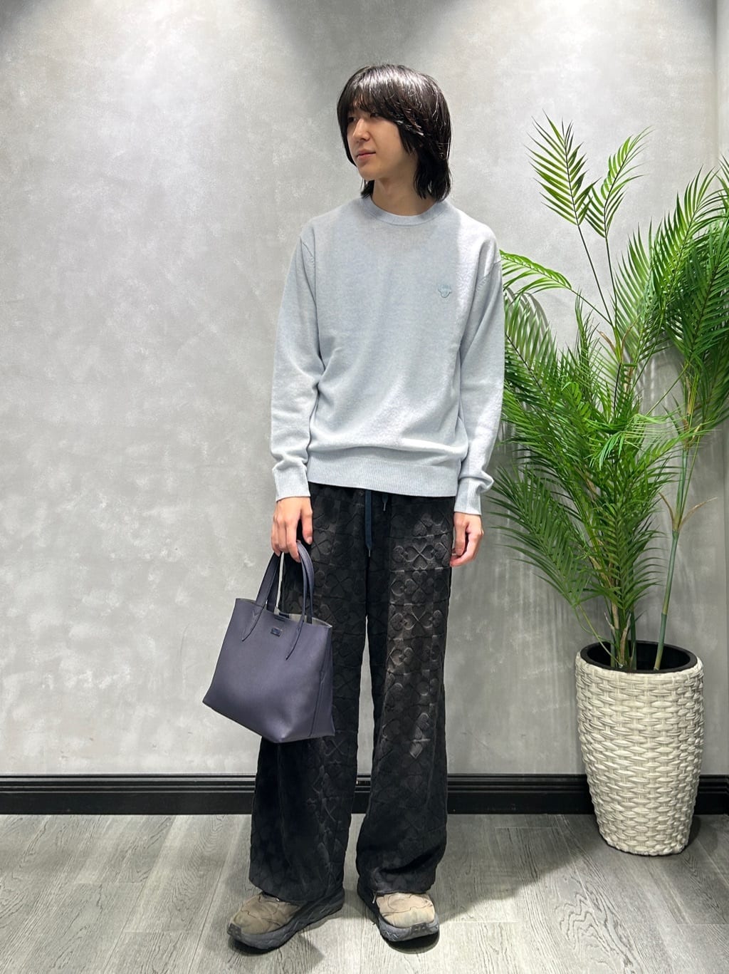 TAKEO KIKUCHIの【Air Palette Knit】ワンポイント カラーニット プルオーバーを使ったコーディネートを紹介します。｜Rakuten Fashion(楽天ファッション／旧楽天ブランドアベニュー)6490092