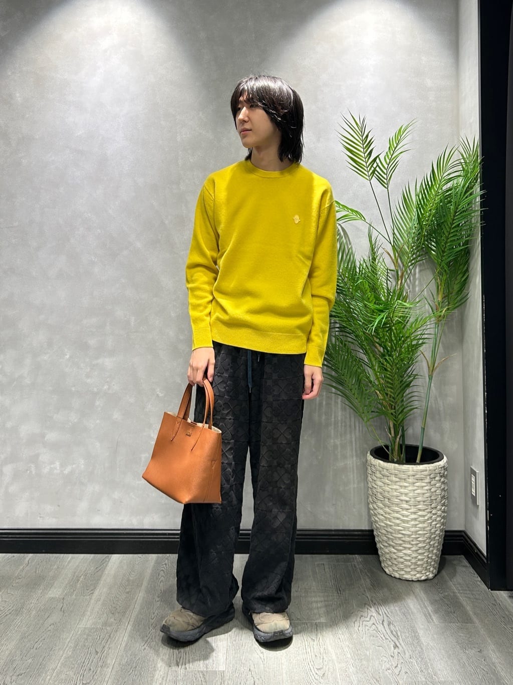 TAKEO KIKUCHIの【Air Palette Knit】ワンポイント カラーニット プルオーバーを使ったコーディネートを紹介します。｜Rakuten Fashion(楽天ファッション／旧楽天ブランドアベニュー)6490094