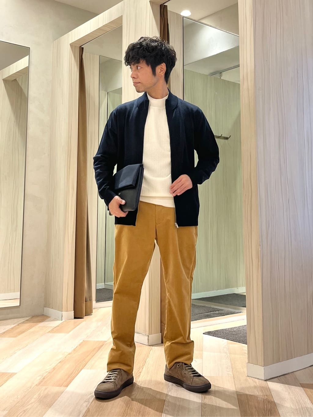 TAKEO KIKUCHIのアンチピリング ジップアップ ニットを使ったコーディネートを紹介します。｜Rakuten Fashion(楽天ファッション／旧楽天ブランドアベニュー)6494221