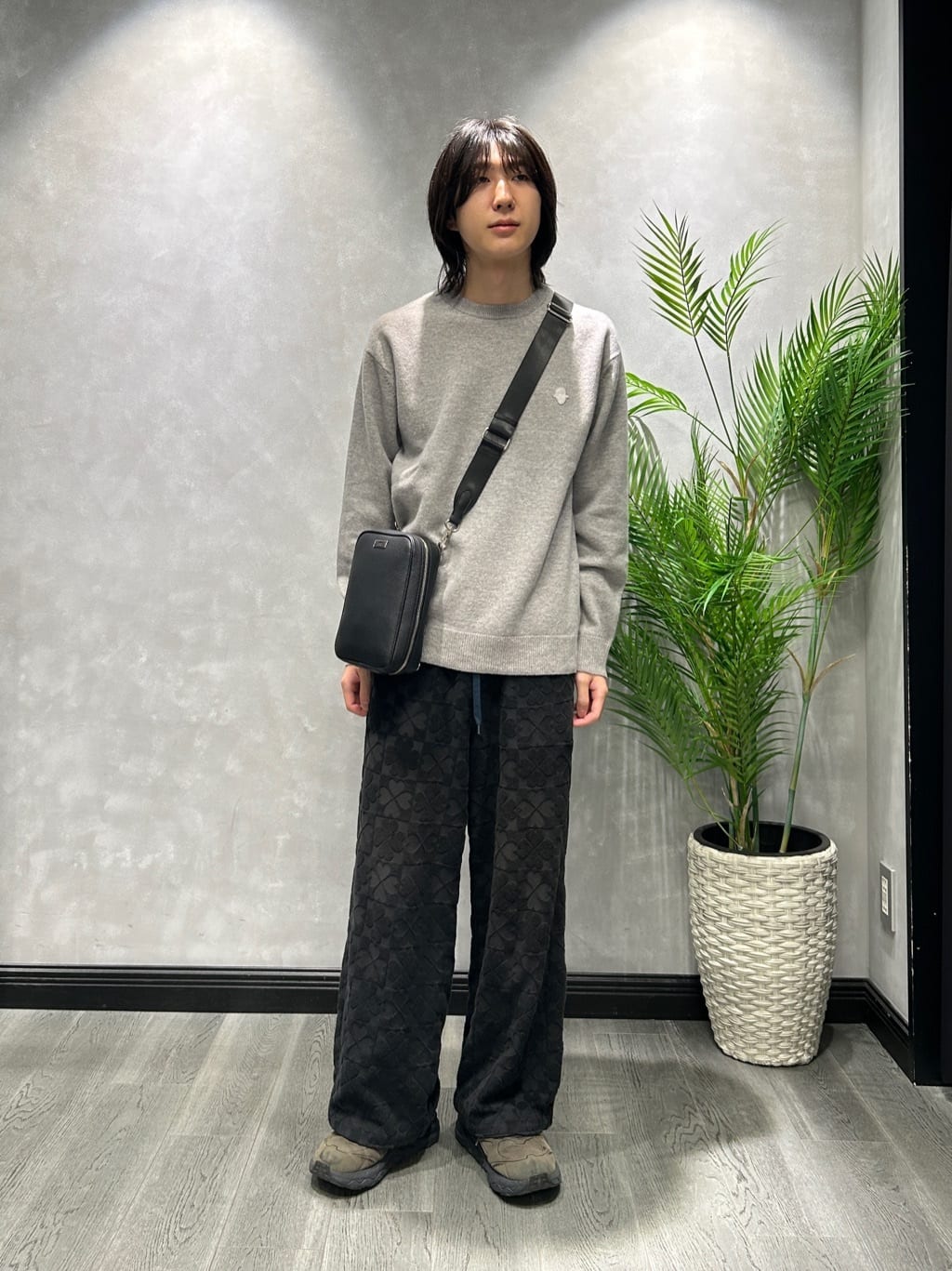 TAKEO KIKUCHIの【Air Palette Knit】ワンポイント カラーニット プルオーバーを使ったコーディネートを紹介します。｜Rakuten Fashion(楽天ファッション／旧楽天ブランドアベニュー)6494505