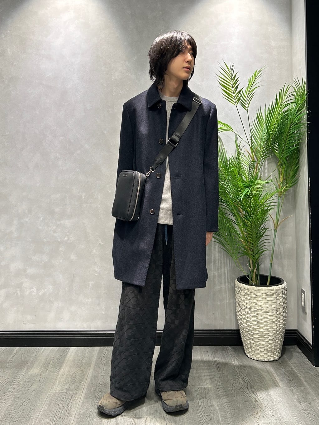 TAKEO KIKUCHIのカシミヤブレンド ビーバー調ステンカラーコートを使ったコーディネートを紹介します。｜Rakuten Fashion(楽天ファッション／旧楽天ブランドアベニュー)6494506