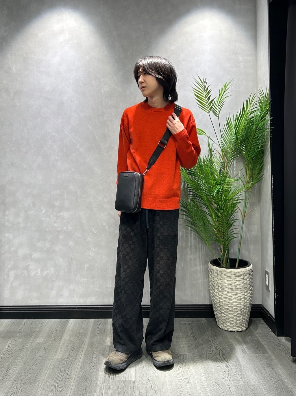 TAKEO KIKUCHIの【Air Palette Knit】ワンポイント カラーニット プルオーバーを使ったコーディネートを紹介します。｜Rakuten Fashion(楽天ファッション／旧楽天ブランドアベニュー)6494507