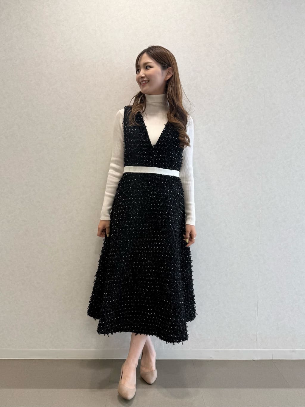 Viaggio Bluの【新色追加】スパンコールリブタートルニットを使ったコーディネートを紹介します。｜Rakuten Fashion(楽天ファッション／旧楽天ブランドアベニュー)6495891
