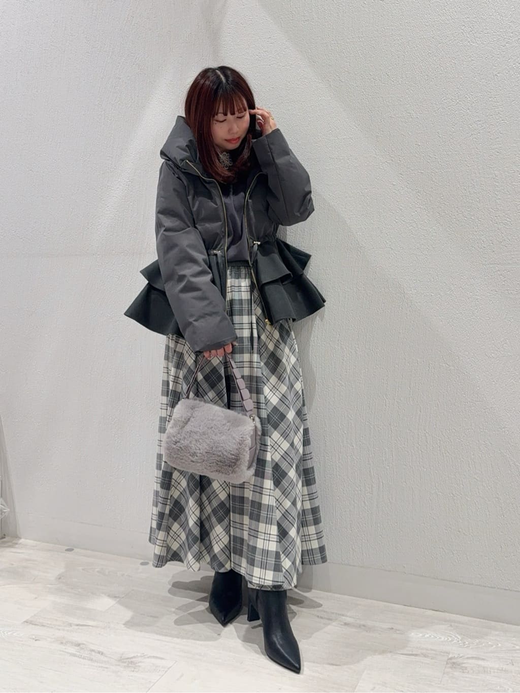 Vinのフリルペプラムダウンコートを使ったコーディネートを紹介します。｜Rakuten Fashion(楽天ファッション／旧楽天ブランドアベニュー)6497092