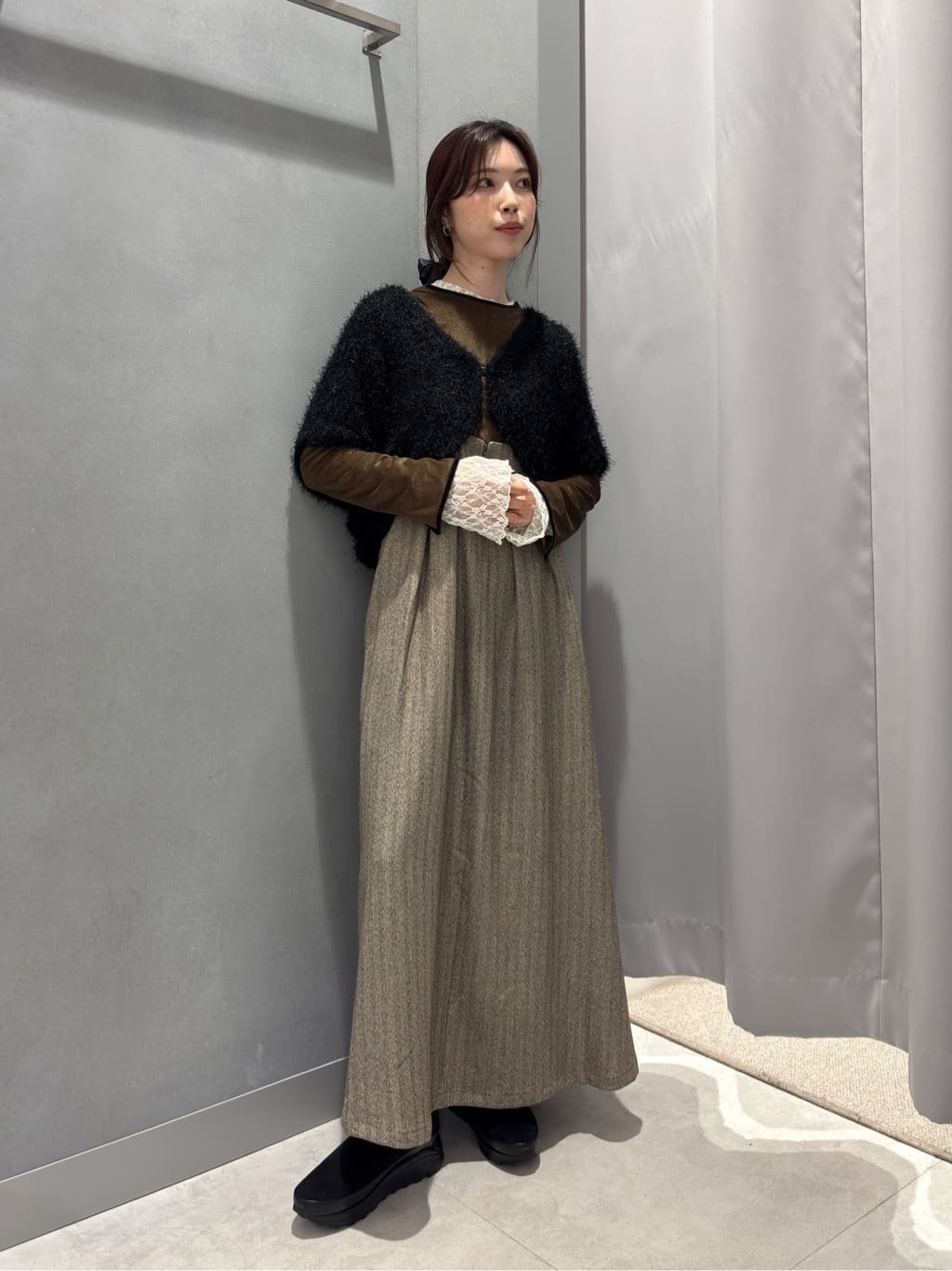 LASUDのPiping crew neck pulloverを使ったコーディネートを紹介します。｜Rakuten Fashion(楽天ファッション／旧楽天ブランドアベニュー)6497308