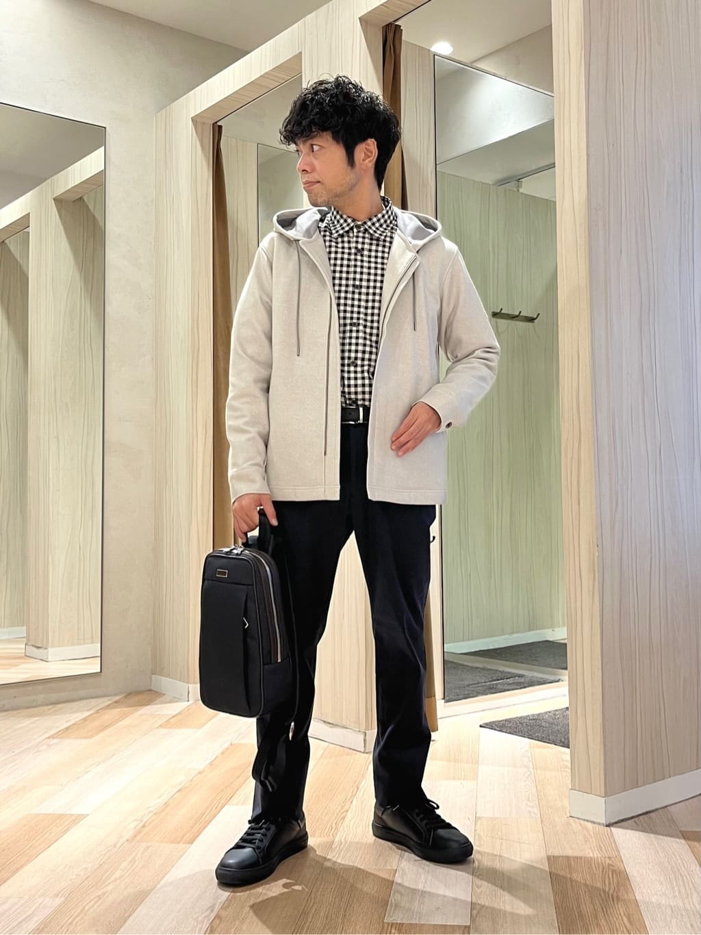 TAKEO KIKUCHIの【JUST ONE LAYER】ダウンファブリックZIPパーカーを使ったコーディネートを紹介します。｜Rakuten Fashion(楽天ファッション／旧楽天ブランドアベニュー)6497695