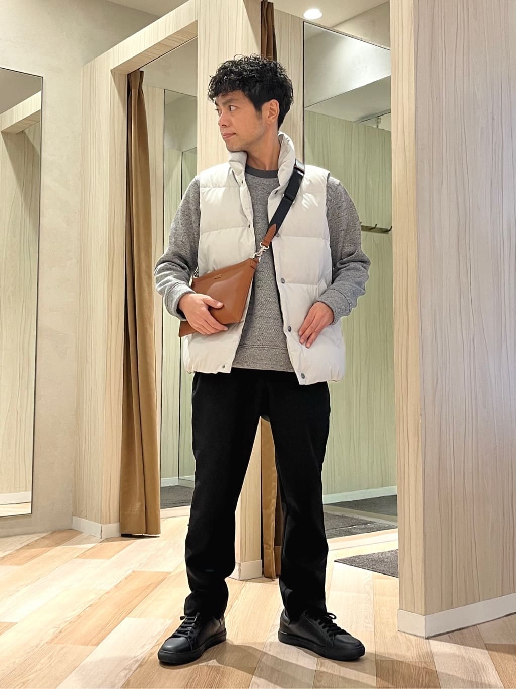 TAKEO KIKUCHIの【袖取り外し可】デタッチャブル ダウンブルゾンを使ったコーディネートを紹介します。｜Rakuten Fashion(楽天ファッション／旧楽天ブランドアベニュー)6497717