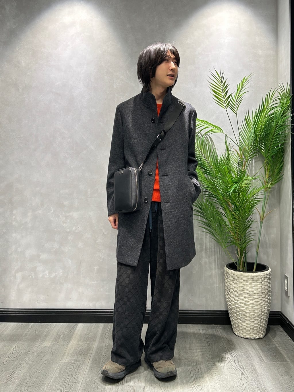 TAKEO KIKUCHIのカシミヤブレンド ビーバー調ピンヘッドスタンドカラーコートを使ったコーディネートを紹介します。｜Rakuten Fashion(楽天ファッション／旧楽天ブランドアベニュー)6497895