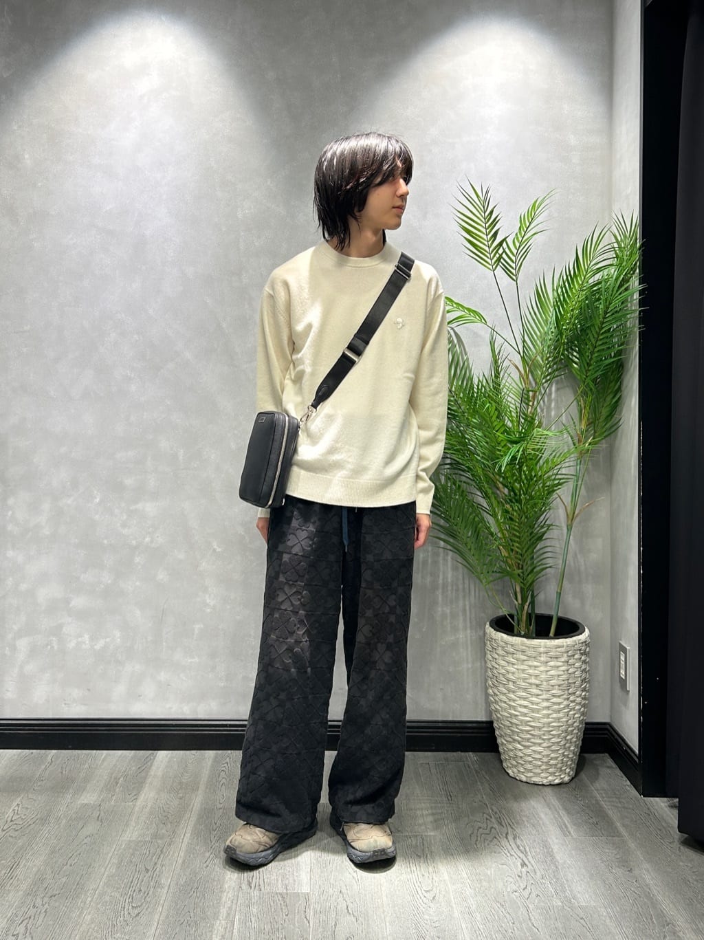 TAKEO KIKUCHIの【Air Palette Knit】ワンポイント カラーニット プルオーバーを使ったコーディネートを紹介します。｜Rakuten Fashion(楽天ファッション／旧楽天ブランドアベニュー)6497896