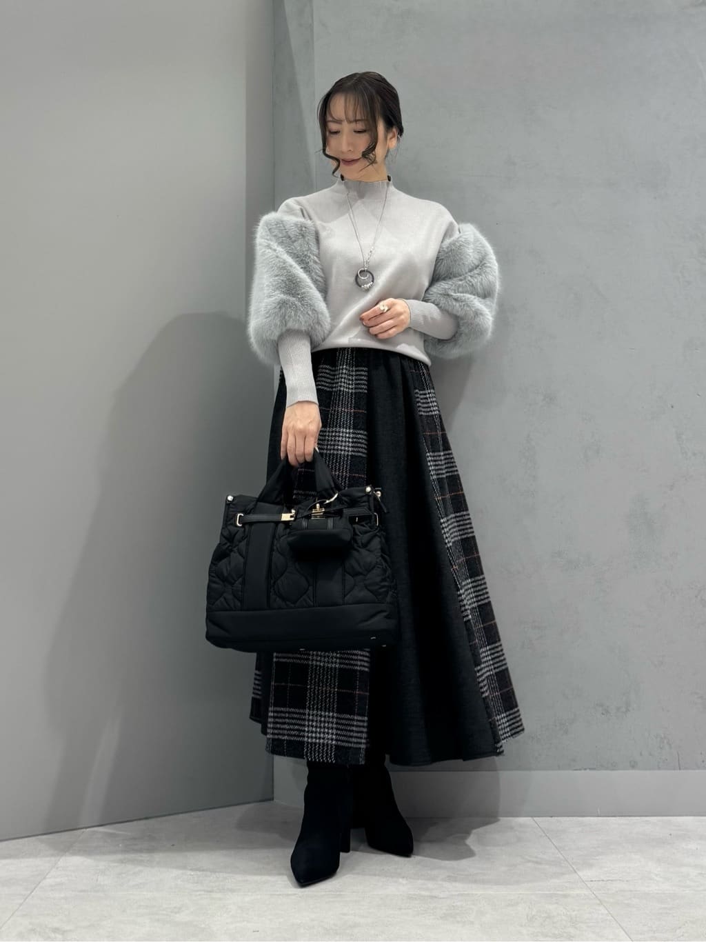 Vinのグレンチェックフレアスカートを使ったコーディネートを紹介します。｜Rakuten Fashion(楽天ファッション／旧楽天ブランドアベニュー)6498656