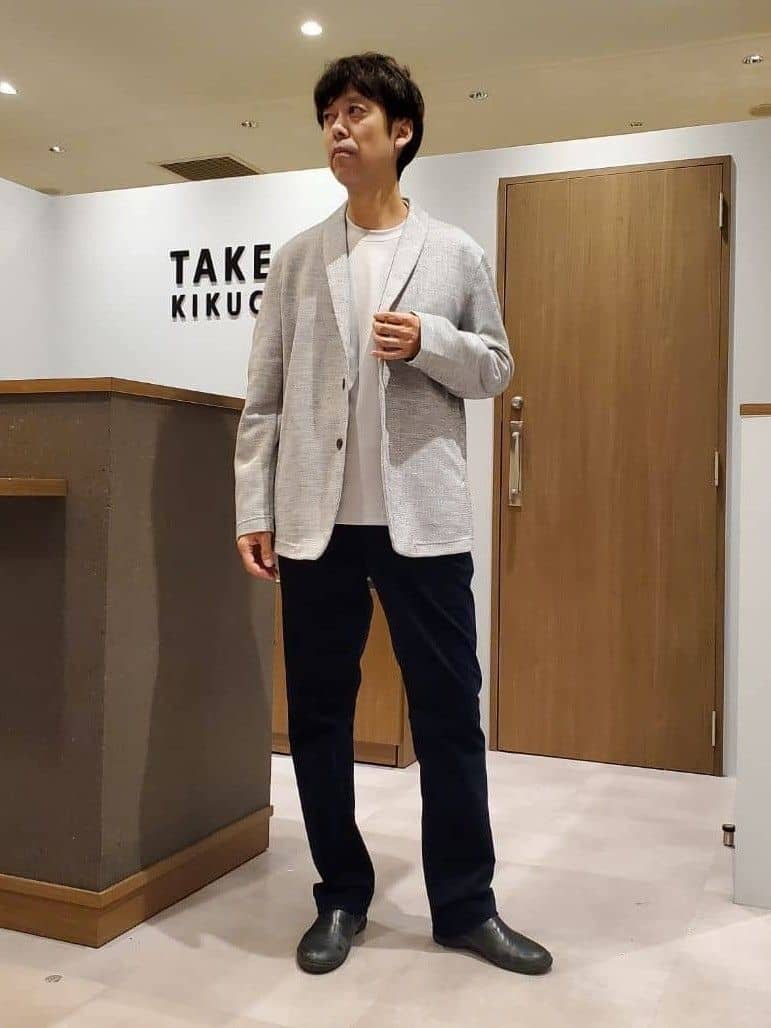 TAKEO KIKUCHIの【尾州織】ショールカラー カーディガンを使ったコーディネートを紹介します。｜Rakuten Fashion(楽天ファッション／旧楽天ブランドアベニュー)6499000