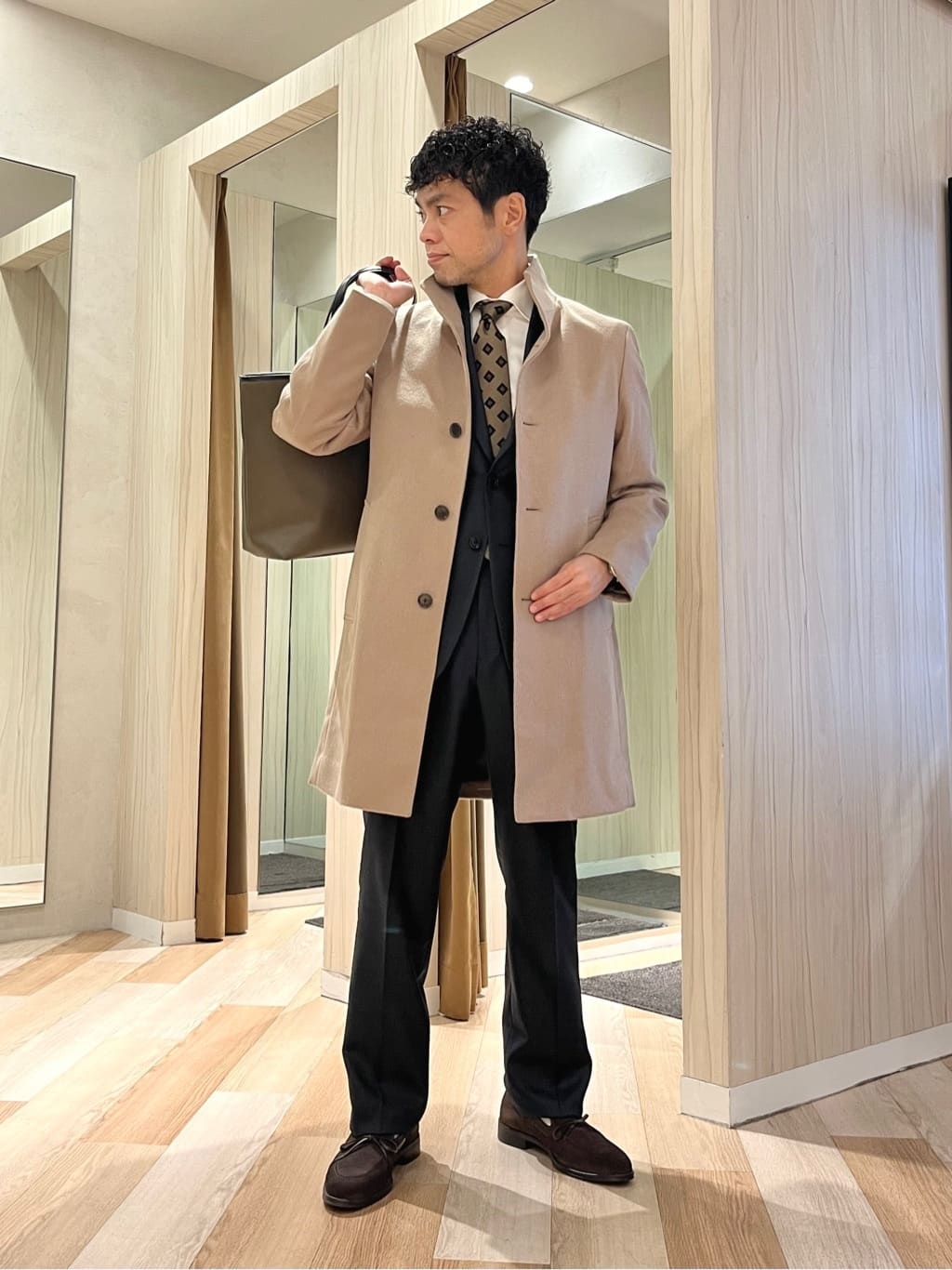 TAKEO KIKUCHIの【ウールカシミヤブレンド】ビーバー調 スタンドカラー コートを使ったコーディネートを紹介します。｜Rakuten Fashion(楽天ファッション／旧楽天ブランドアベニュー)6500852