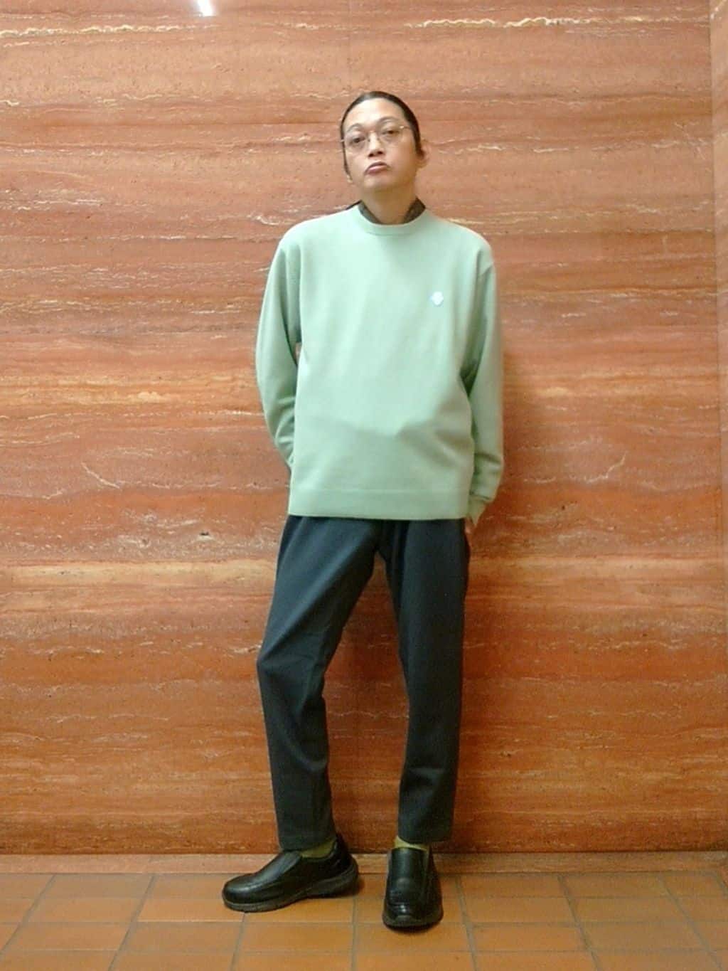 TAKEO KIKUCHIの【Air Palette Knit】ワンポイント カラーニット プルオーバーを使ったコーディネートを紹介します。｜Rakuten Fashion(楽天ファッション／旧楽天ブランドアベニュー)6506064