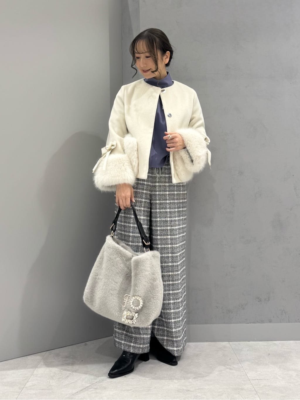 Vinのバックボタン2wayドルマンブラウスを使ったコーディネートを紹介します。｜Rakuten Fashion(楽天ファッション／旧楽天ブランドアベニュー)6507589