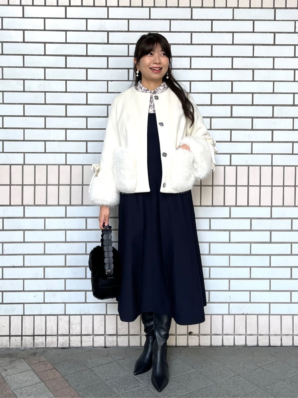 Vinのリボン袖ファーアクセントショートコートを使ったコーディネートを紹介します。｜Rakuten Fashion(楽天ファッション／旧楽天ブランドアベニュー)6511078